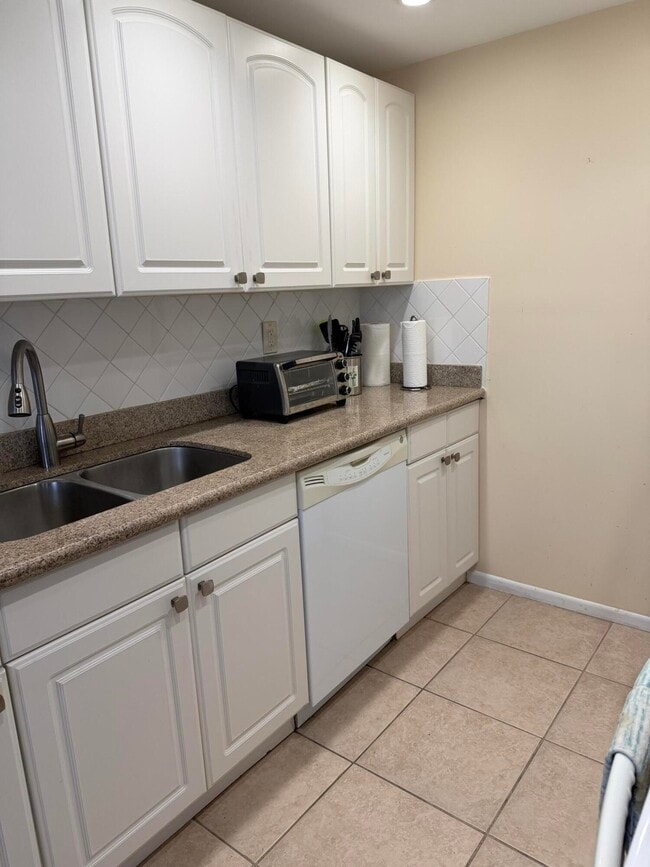 Building Photo - 2029 Exeter