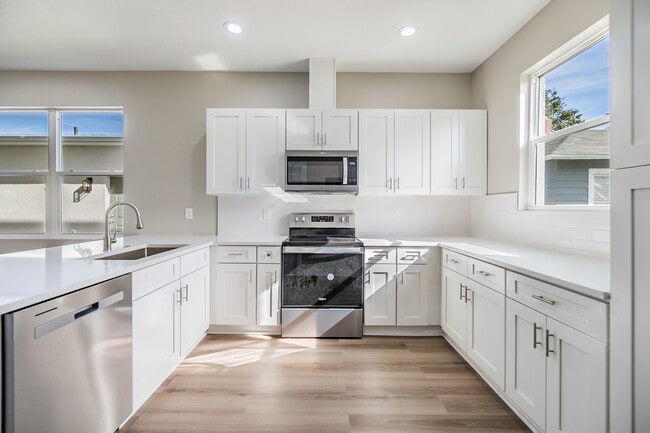 Building Photo - 2529 4th St S