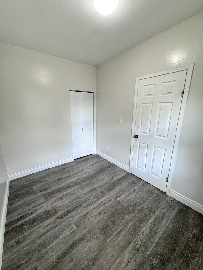 Building Photo - 476 Aylmer Ave