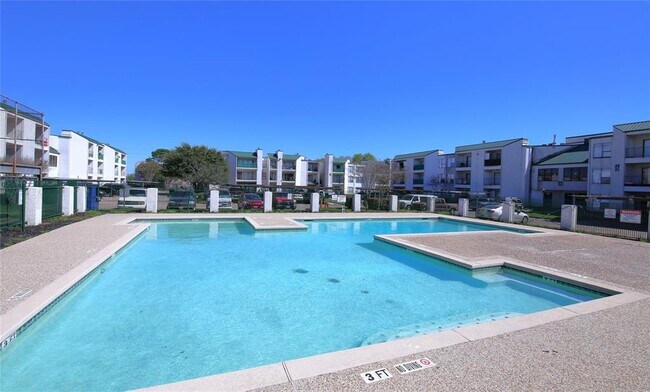 Building Photo - 2832 S Bartell Dr