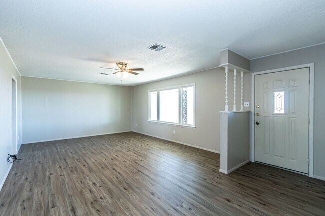 Building Photo - Nicely updated and Spacious Country Home