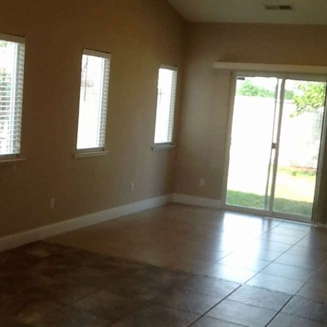 Foto del edificio - 5587 N Brent Ave