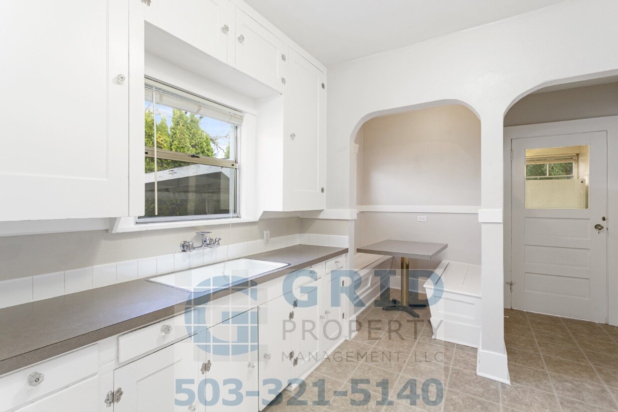 Primary Photo - Two Bedroom Craftsman Available in Woodstock!