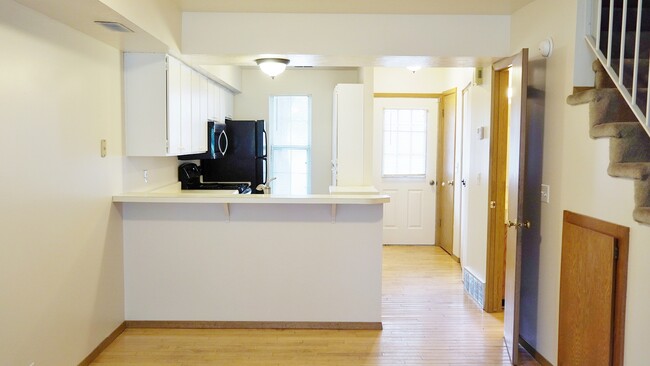 Kitchen - 5325 S Beacon Hill Cir