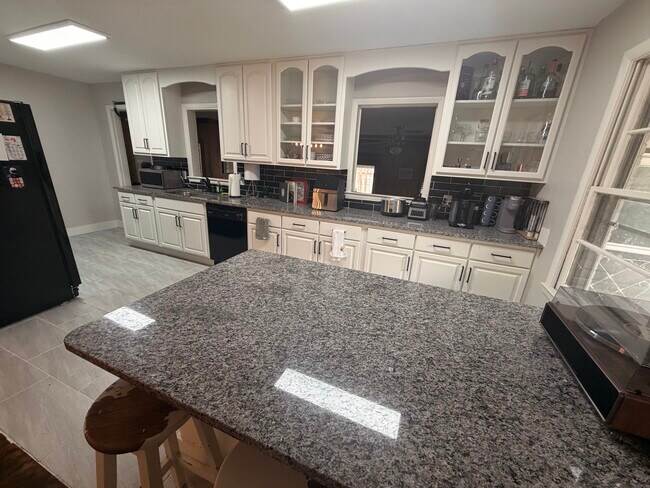 Foto del edificio - 321 Village Dr