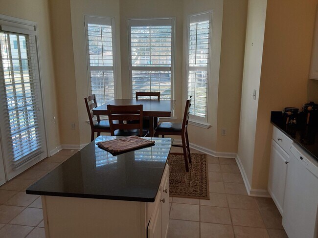 Building Photo - 2252 Beach Dr