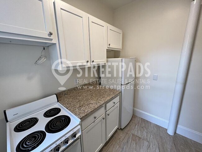 Building Photo - 1 bedroom in Boston MA 02215
