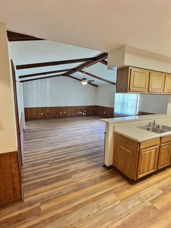 Foto del edificio - 1115 Hickory Dr