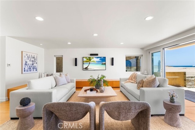 Foto del edificio - 1554 E Oceanfront