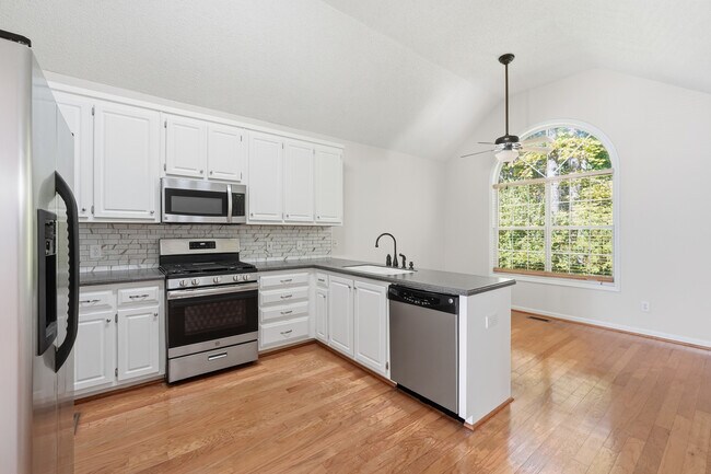 Foto del edificio - 3007 Clove Tree Ln