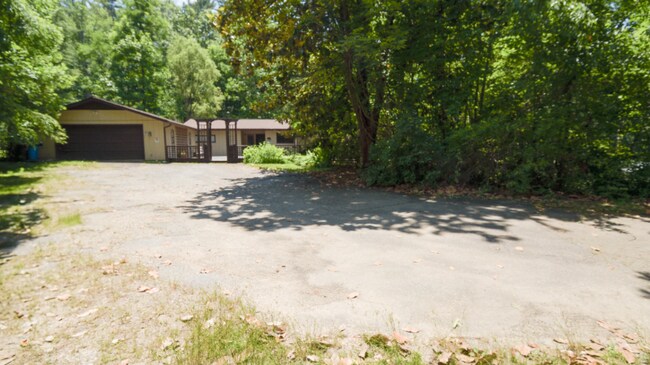 Foto del edificio - 111 Hidden Pond Ln