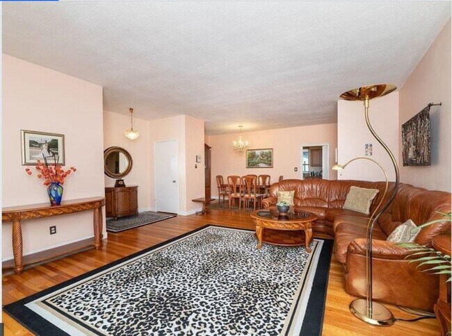 Foto del edificio - 573 Washington St