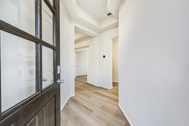 Foto del edificio - 455 Mathis Lk Ct
