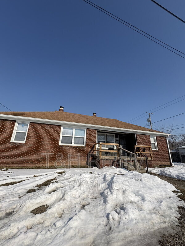 Building Photo - 4210 E 15th St