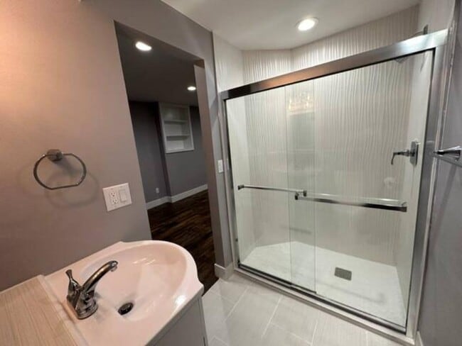 Building Photo - Dexter Unit 101 - Cozy &#x26; Stylish Studio &#x2013; 12 Mins to UW, 10 min Space Needle, In-Unit...