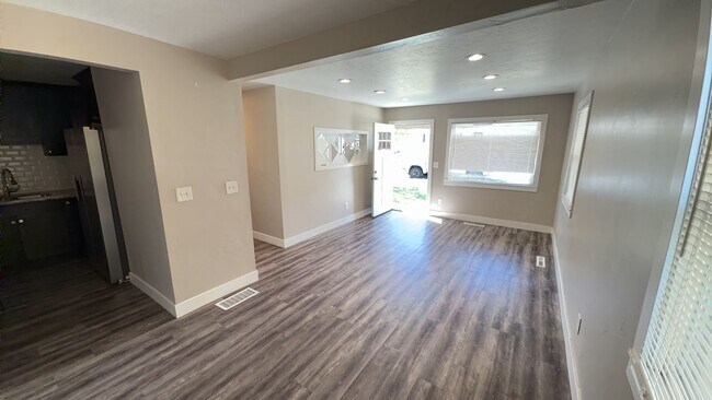Foto del edificio - 4 Bed / 2.5 Bath Home in Kearns