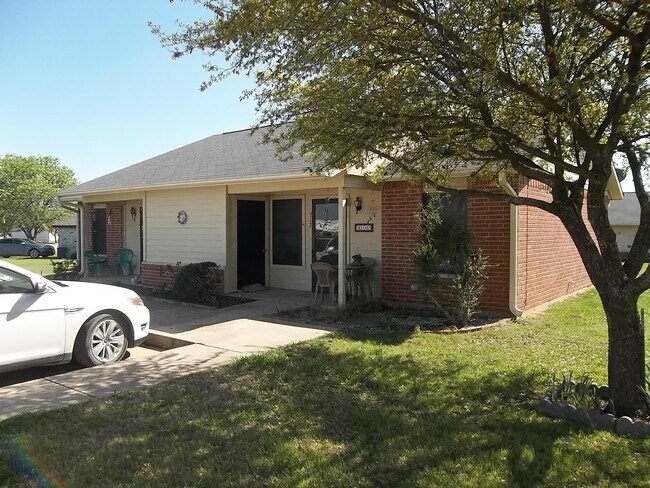 Building Photo - 39 Circle Dr
