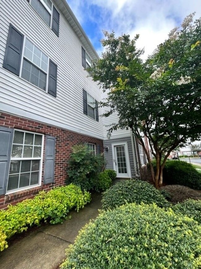 Building Photo - 4290 Cedarcroft Ct