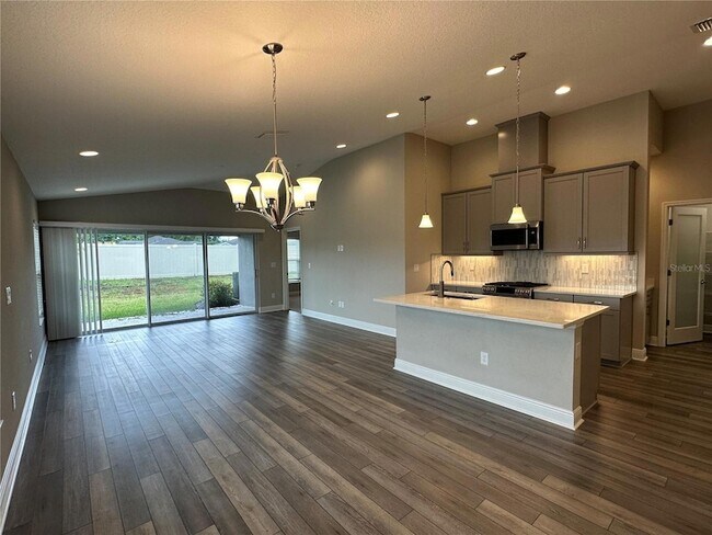 Foto del edificio - 12569 Oak Hill Way