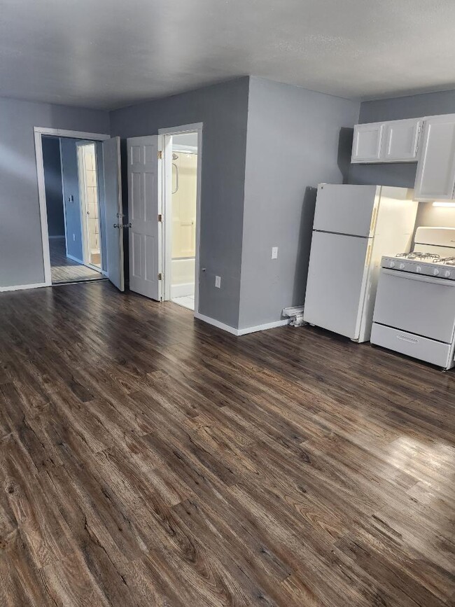 Building Photo - 9822 Brown St