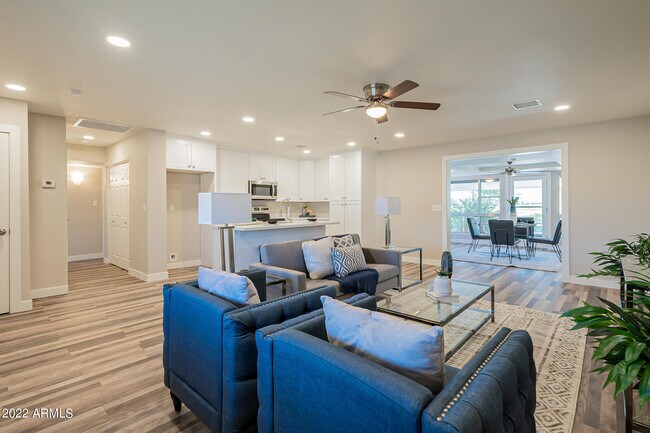 Building Photo - 12019 N Hacienda Dr