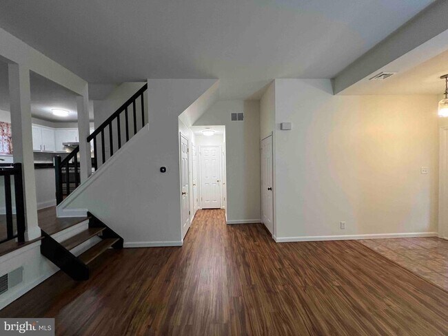 Foto del edificio - 6247 Spring Knoll Dr