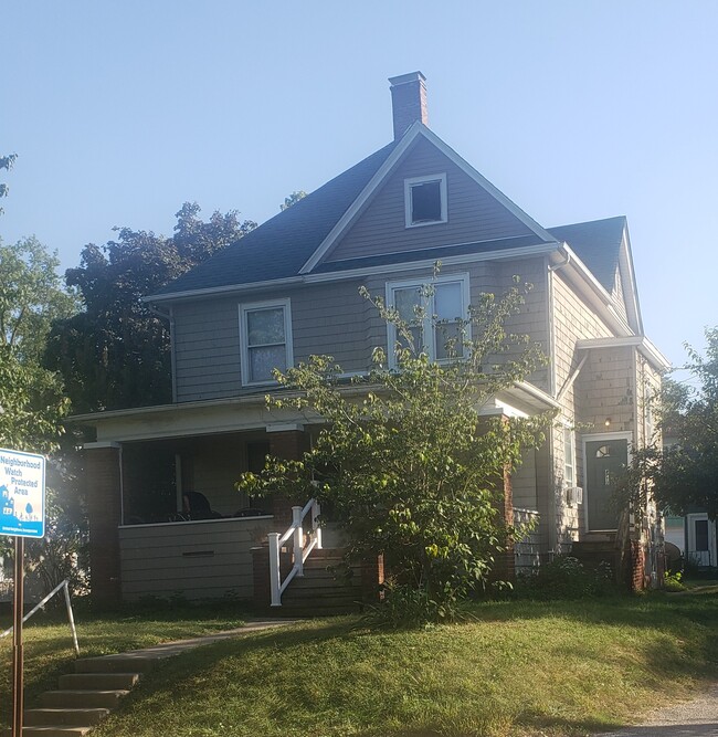 Building Photo - 201 E Dover Ct