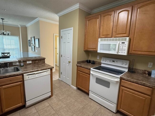 Foto del edificio - 5858 Longwood Dr