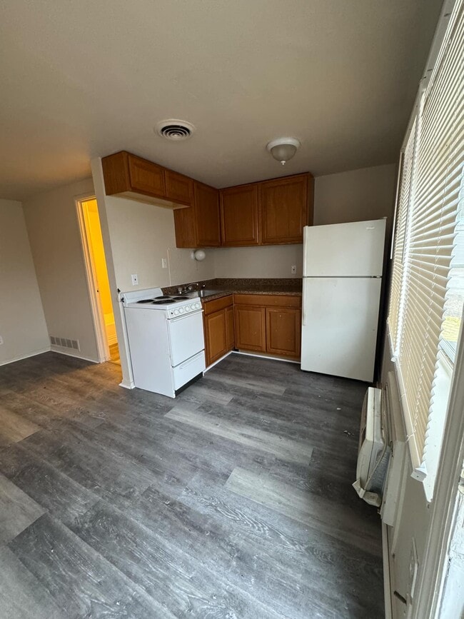 Building Photo - 5831 Stieren Dr