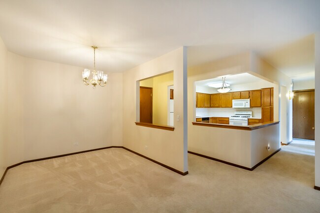 Foto del edificio - 6400 W Berteau Ave