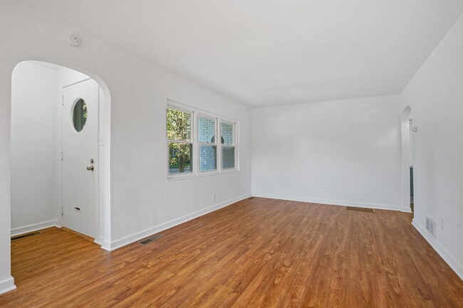 Building Photo - 66 Saylor St