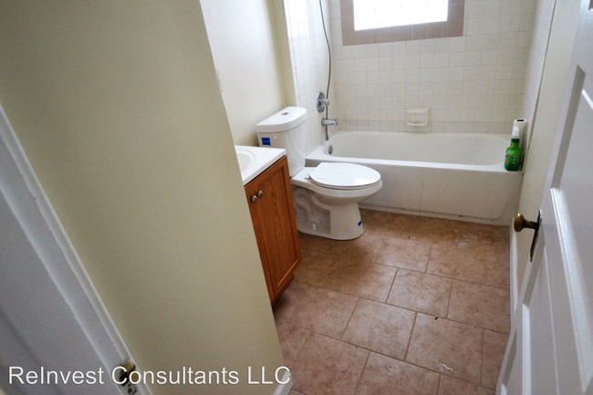 Building Photo - 905 Suire Ave