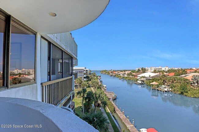 Foto del edificio - 300 Columbia Dr