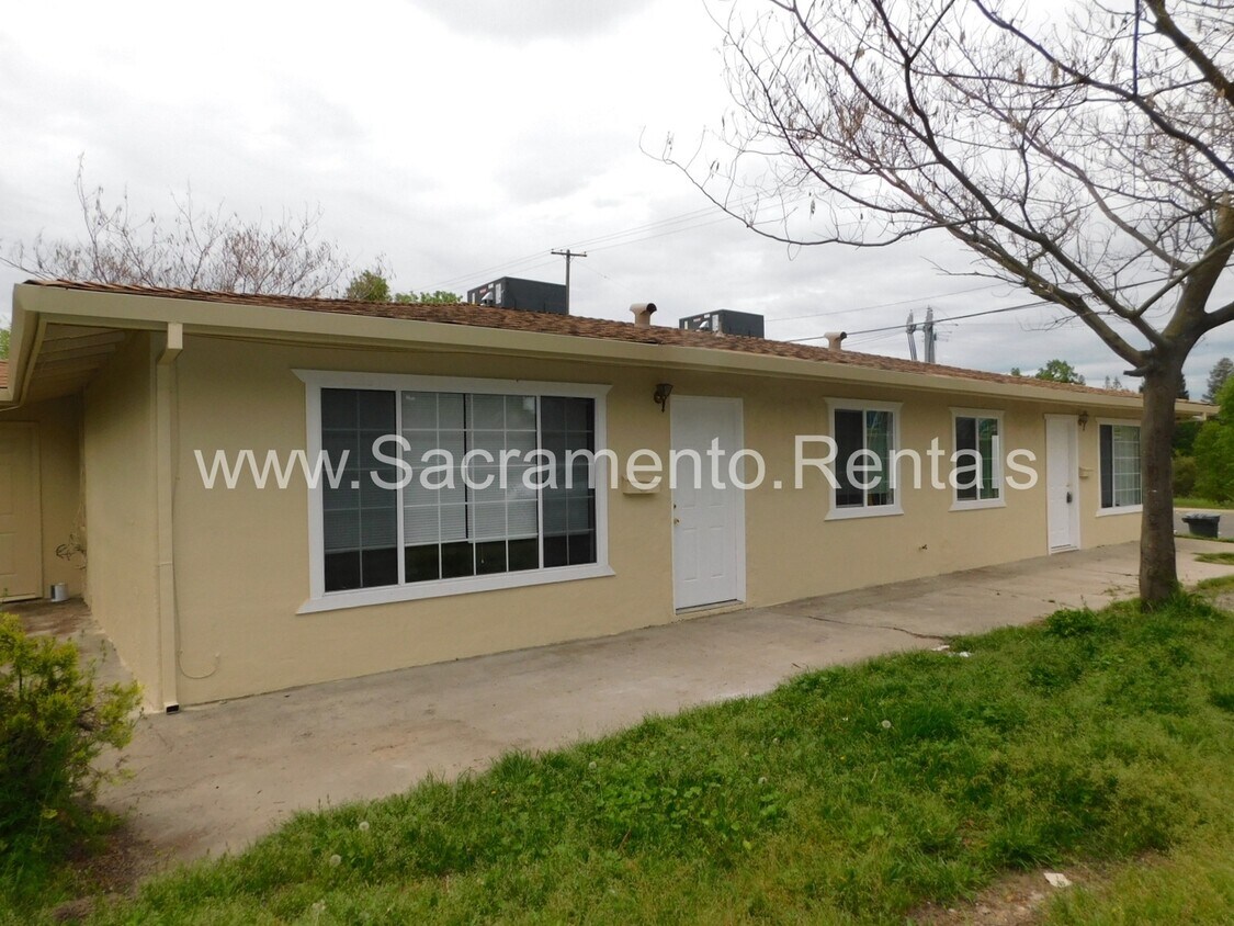 Foto principal - Updated 2bd/1ba Roseville Duplex near Oakm...