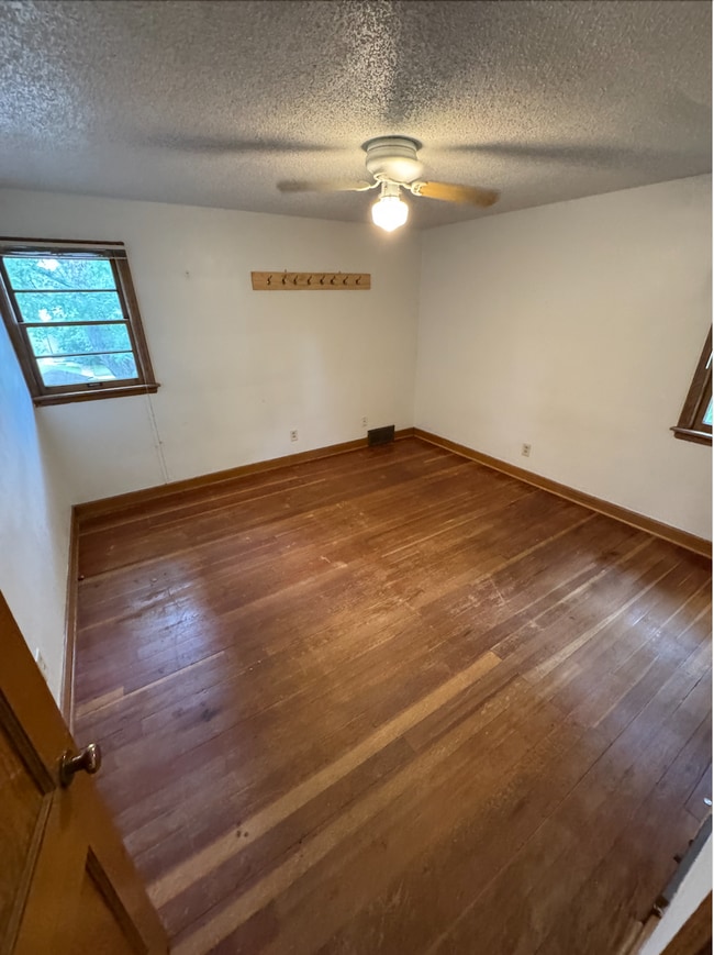 Building Photo - 408 3rd Ave NE