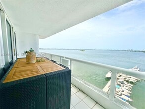 Building Photo - 1717 N Bayshore Dr