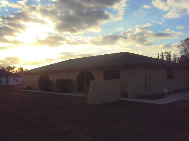 Building Photo - Duplex in Poinciana