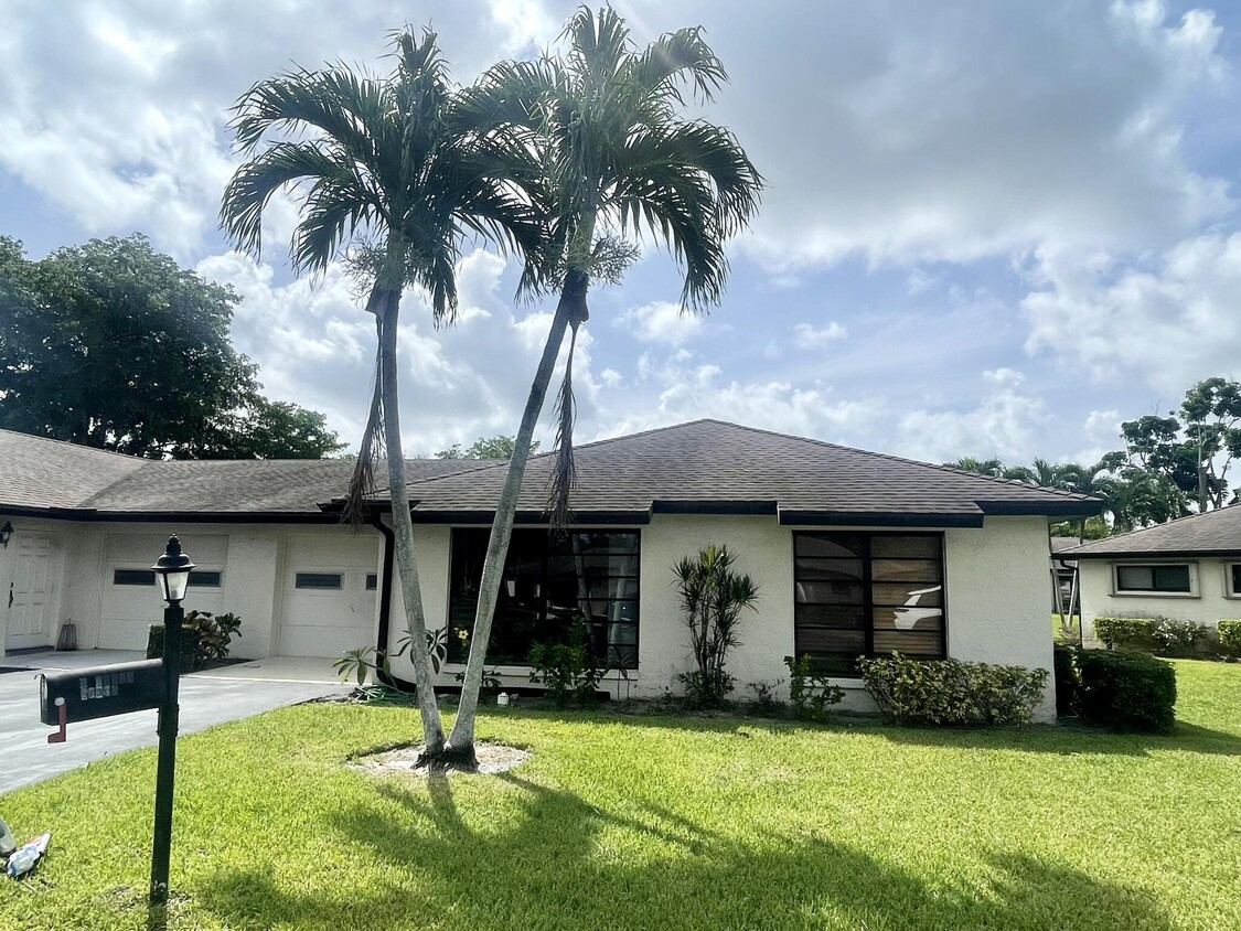 Foto principal - 4961 Dovewood Rd