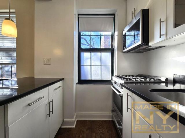 Foto del edificio - 0 bedroom in SUNNYSIDE GARDENS NY 11104