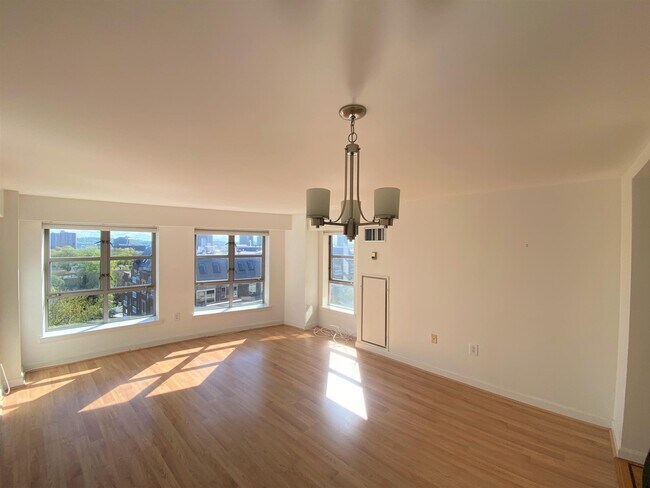 Foto del edificio - 931 Massachusetts Ave