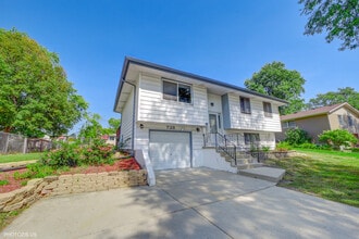 Building Photo - 728 Boxwood Dr