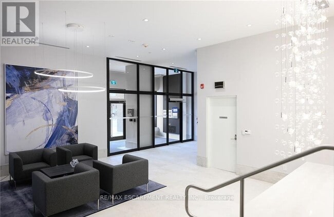 Building Photo - 385 Winston Rd