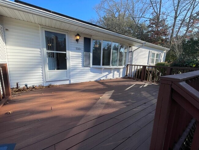 Building Photo - 536 Delano Rd