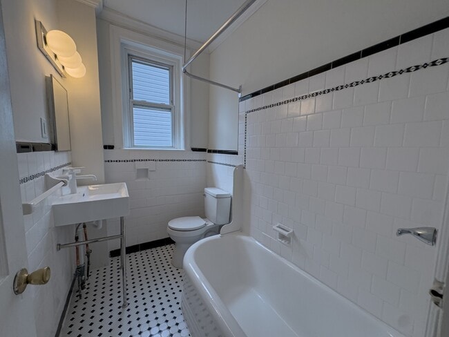 Photo - 1223 N Franklin St Apartment