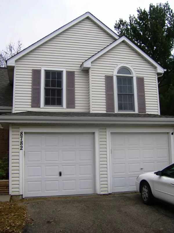 Building Photo - 8782 Hawthorne Dr