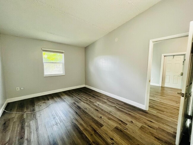 Building Photo - 728 SW 81st Ave