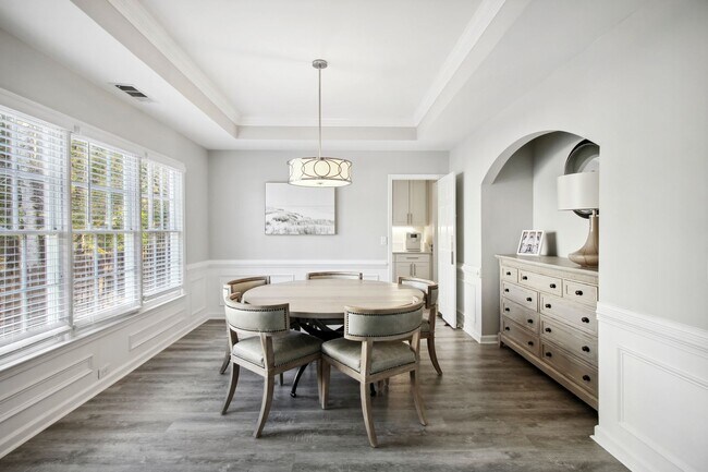 Foto del edificio - Beautiful 4BR-2.5BA home close to downtown...