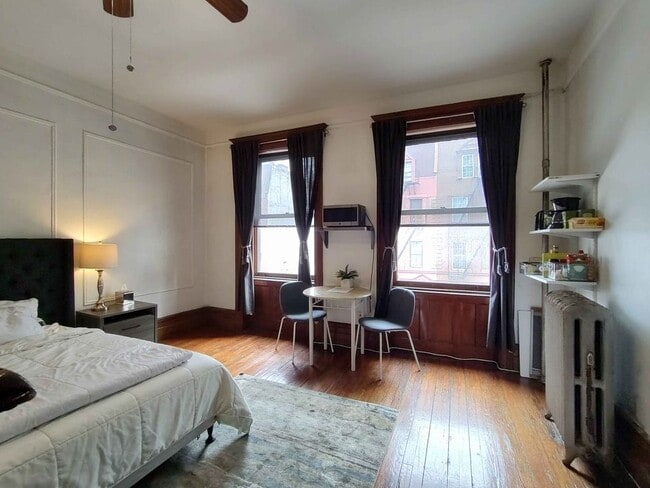 Building Photo - 556 W 161st St