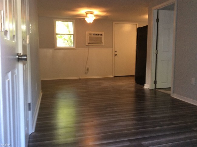 Foto del edificio - 2406 1/2 Delaney Ave
