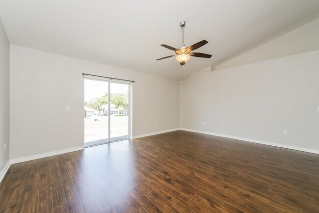 Foto del edificio - 8364 Greystone Dr